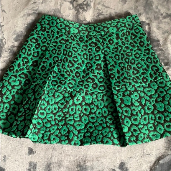 Women’s Banana Republic kelley green leopard print skirt - Picture 5 of 8